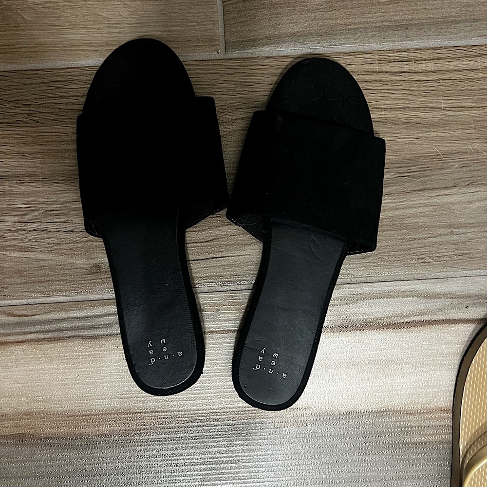 Black sandles